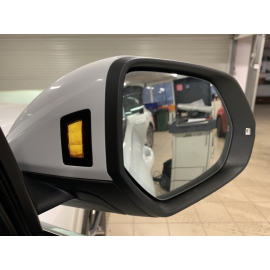 Side assist Audi Q8 - ассистент перестроения Audi Q8